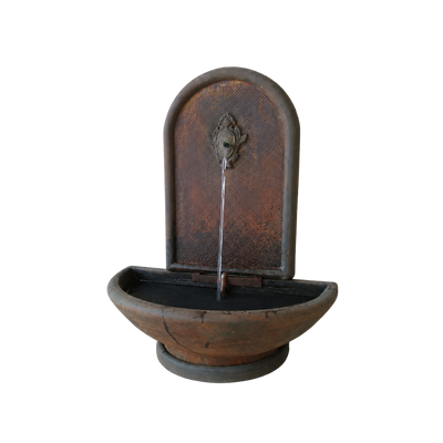 Classical lightweight rust wall-mounted water feature for gardens, patios, courtyards and outdoor decorative spaces